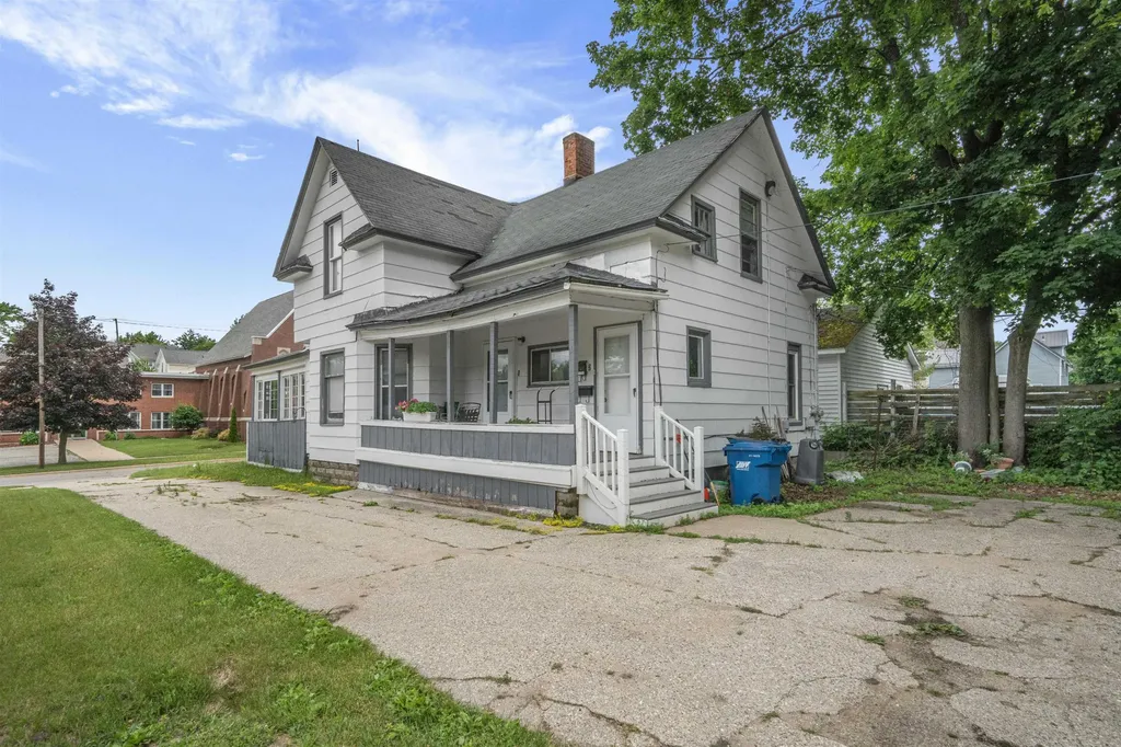 314 E Pine Cadillac City MI 49601