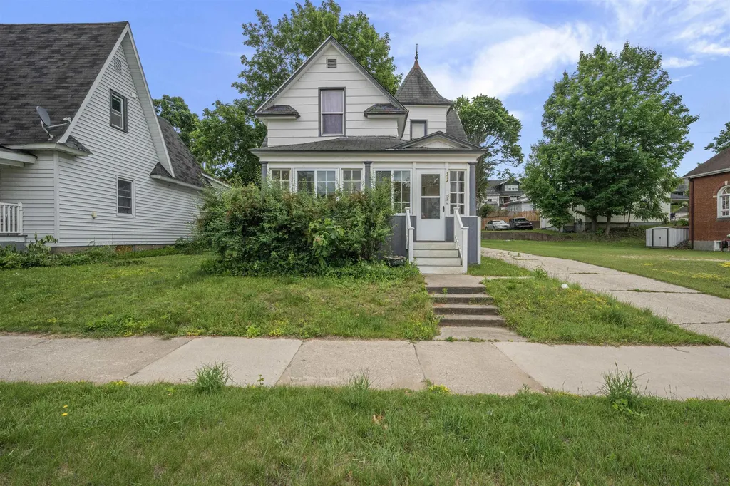 314 E Pine Cadillac City MI 49601