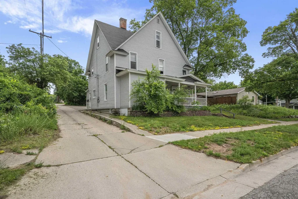 314 E Pine Cadillac City MI 49601