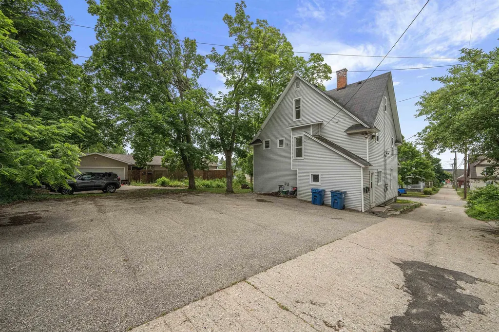 314 E Pine Cadillac City MI 49601