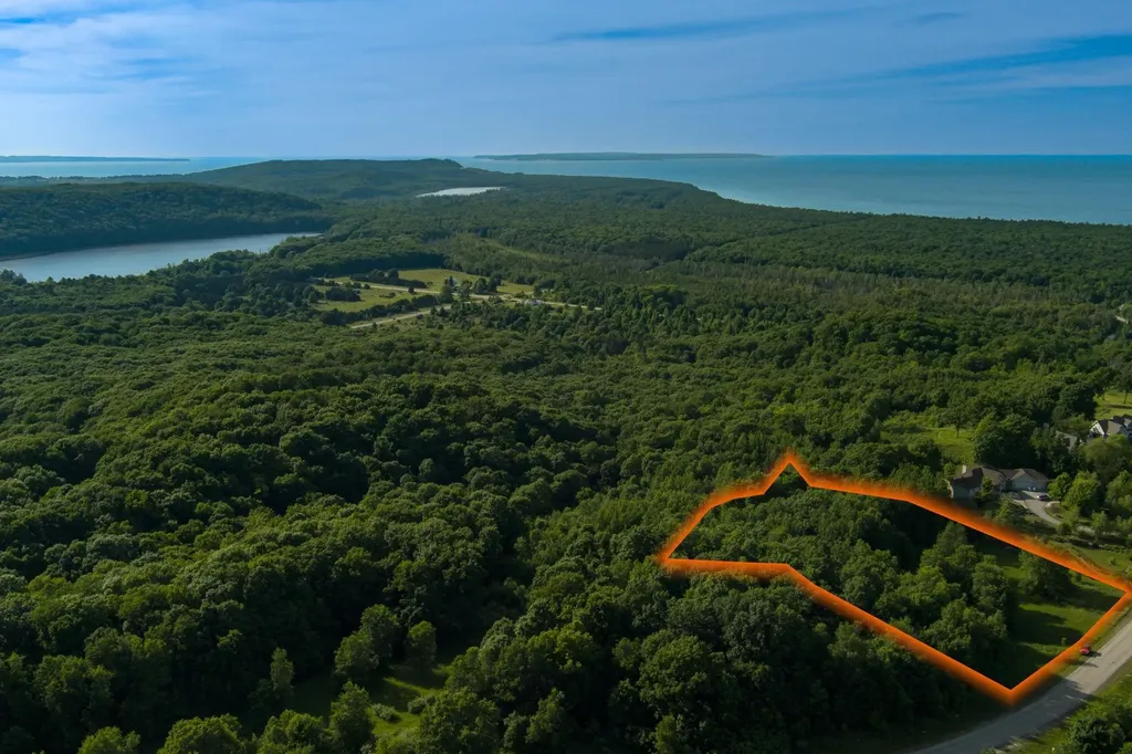 Lot 9 W Harbour Ridge Cleveland Township MI 49664