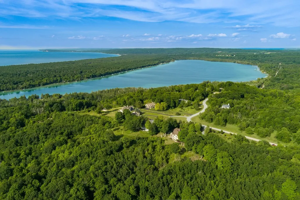 Lot 9 W Harbour Ridge Cleveland Township MI 49664