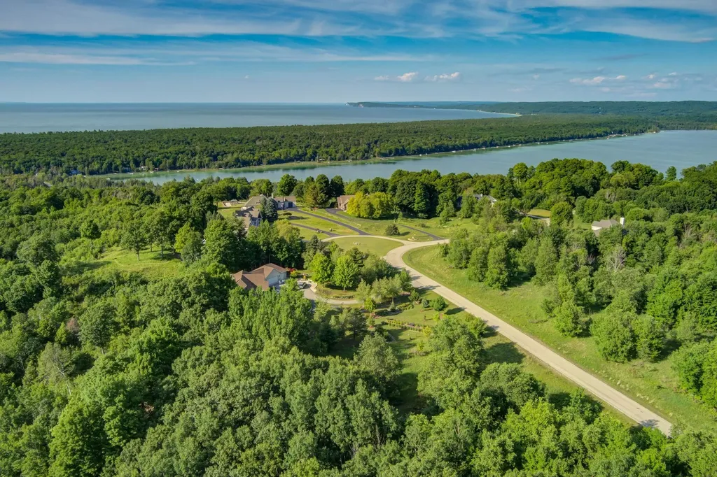 Lot 9 W Harbour Ridge Cleveland Township MI 49664