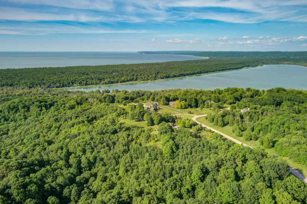 Lot 9 W Harbour Ridge Cleveland Township MI 49664