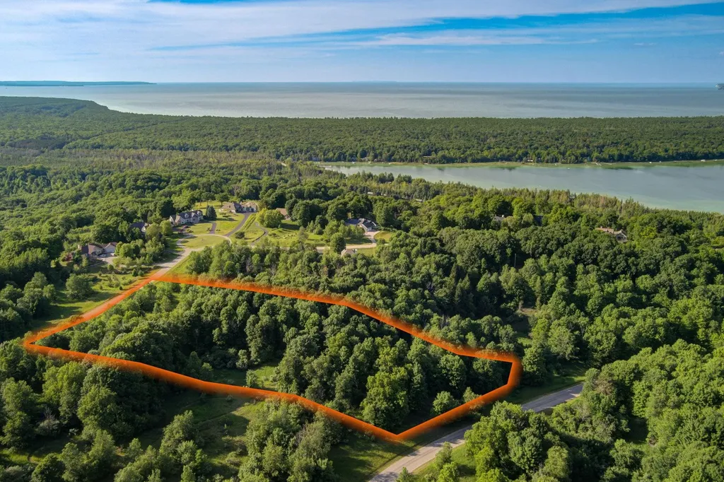 Lot 27 W Harbour Ridge Cleveland Township MI 49664