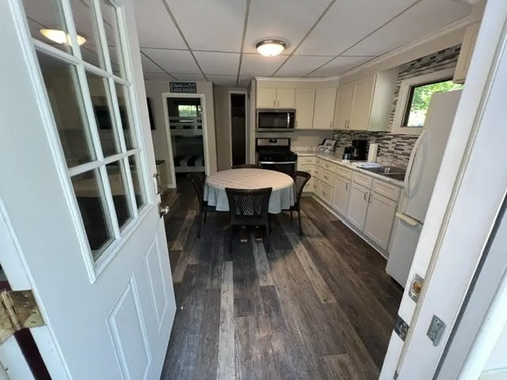2341 Lake View Avenue East Bay Township MI 49696