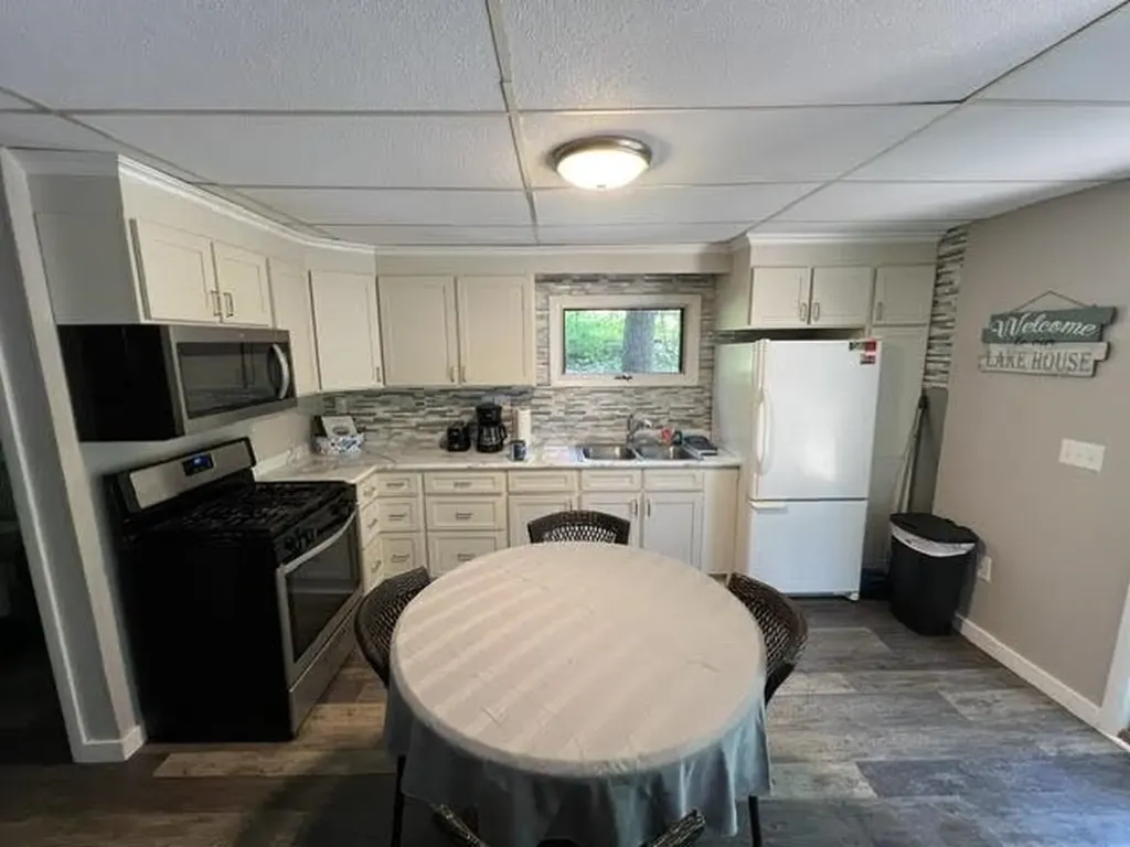 2341 Lake View Avenue East Bay Township MI 49696