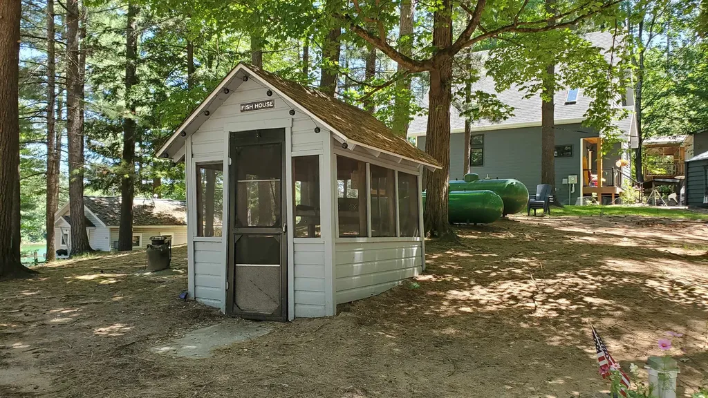 2341 Lake View Avenue East Bay Township MI 49696