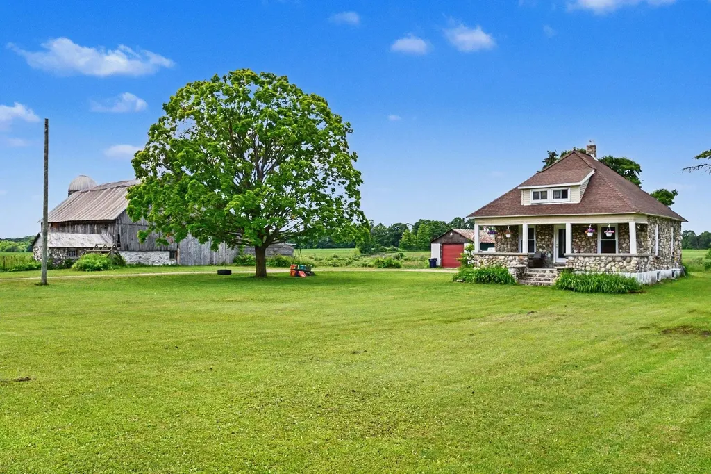 7615 Pleasant Hill Road Banks Township MI 49729