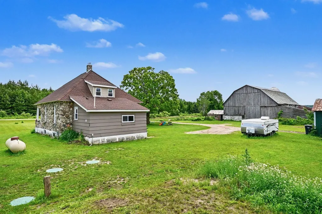 7615 Pleasant Hill Road Banks Township MI 49729