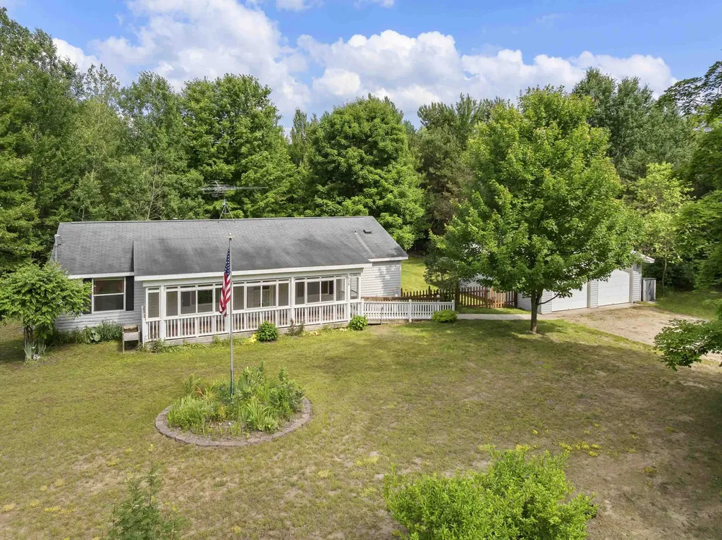 3839 Wallaker Road Joyfield Township MI 49616