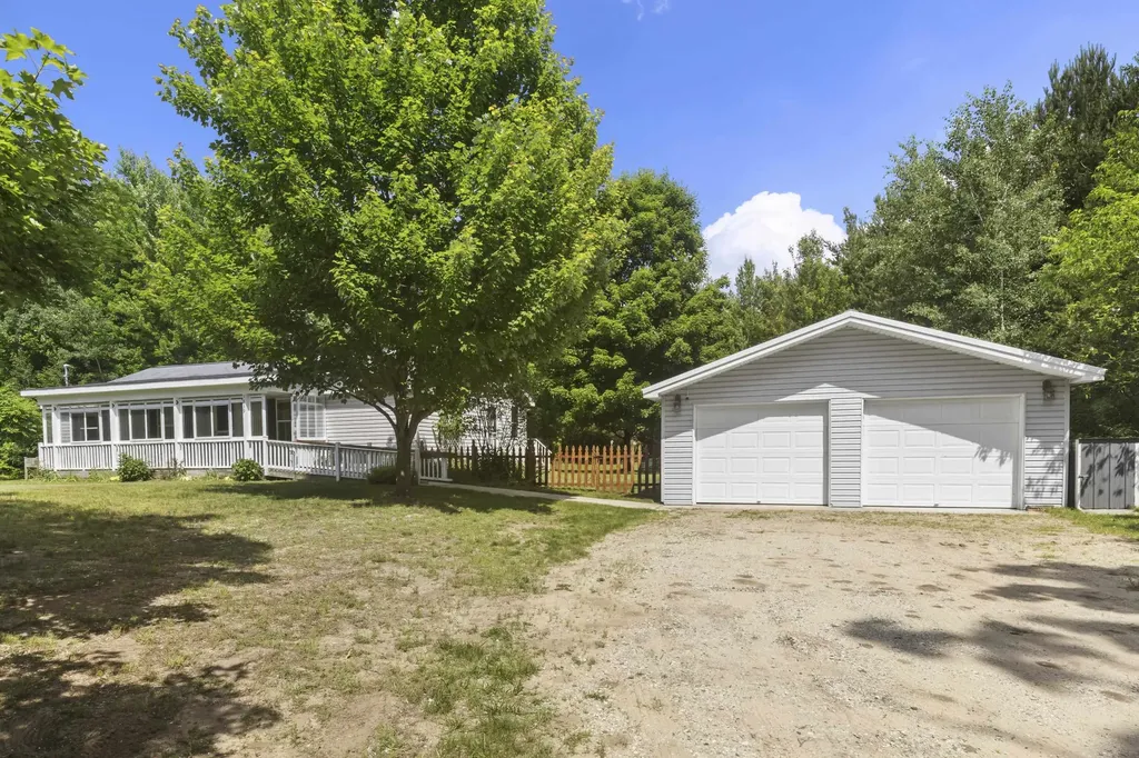 3839 Wallaker Road Joyfield Township MI 49616