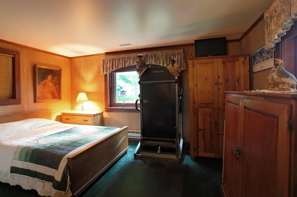 2685 Tonawanda Road Green Lake Township MI 49637