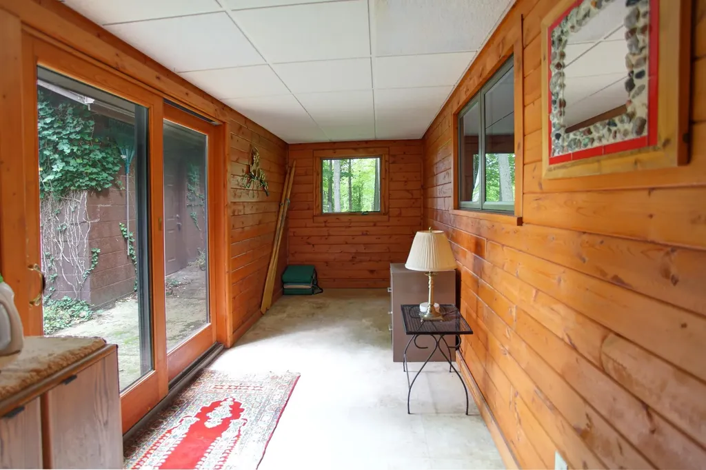 2685 Tonawanda Road Green Lake Township MI 49637