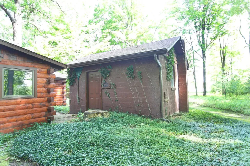 2685 Tonawanda Road Green Lake Township MI 49637