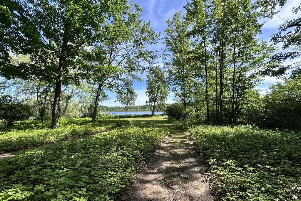 2685 Tonawanda Road Green Lake Township MI 49637