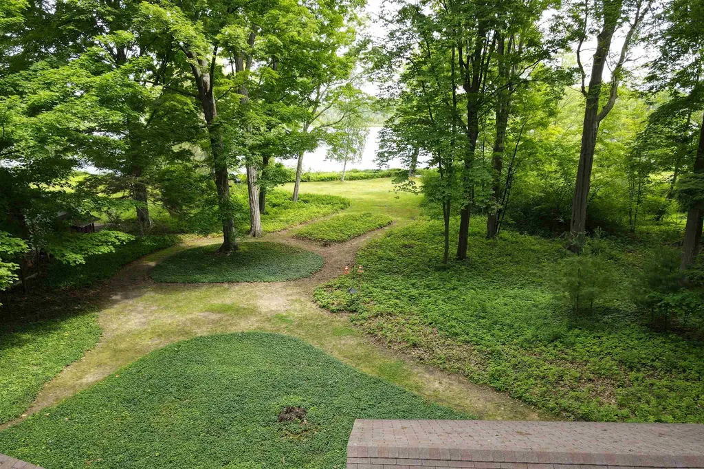 2685 Tonawanda Road Green Lake Township MI 49637