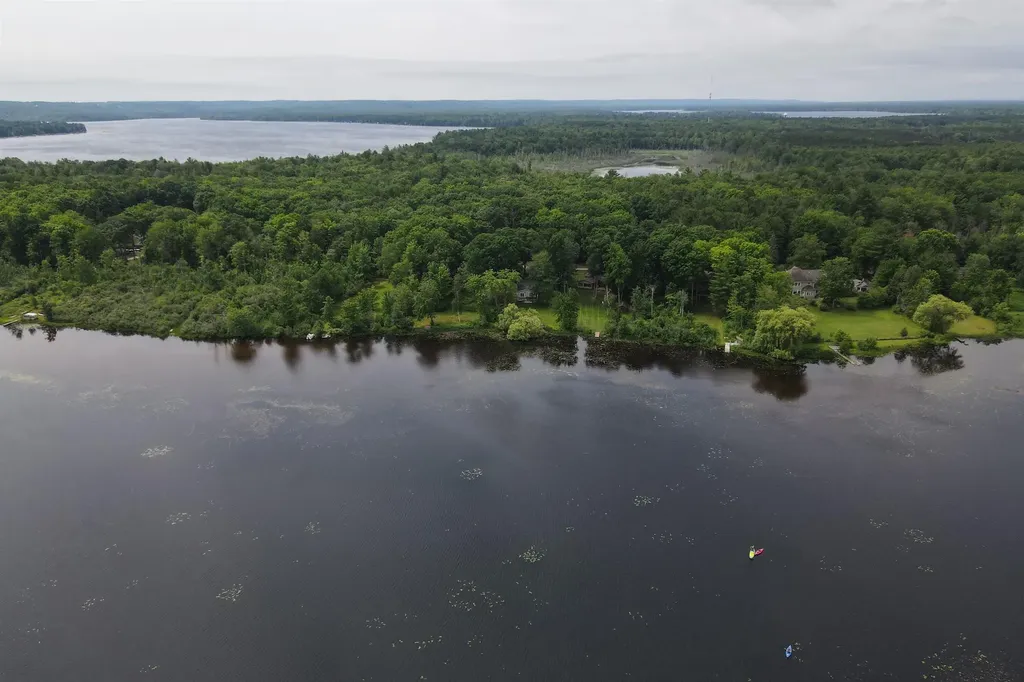2685 Tonawanda Road Green Lake Township MI 49637