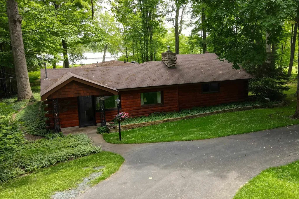 2685 Tonawanda Road Green Lake Township MI 49637