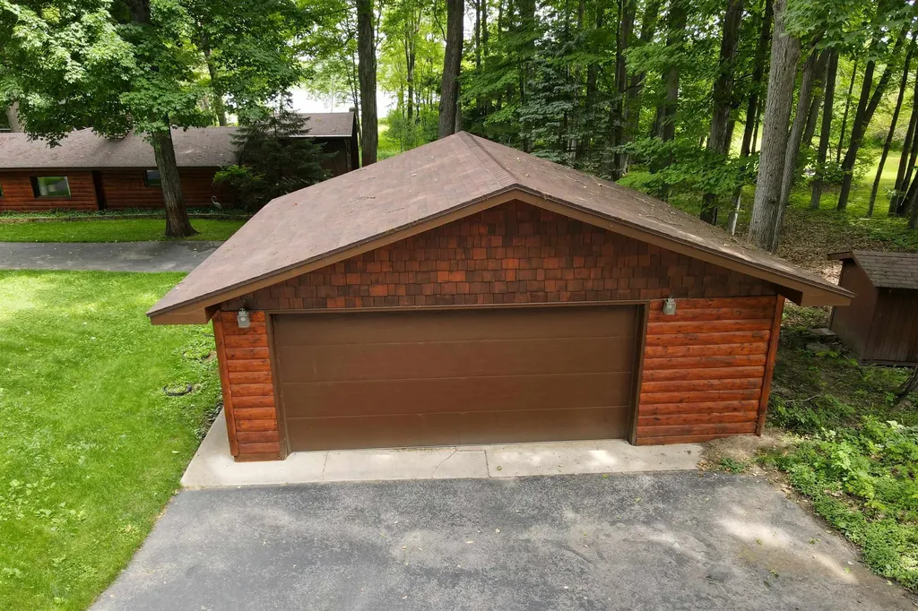 2685 Tonawanda Road Green Lake Township MI 49637