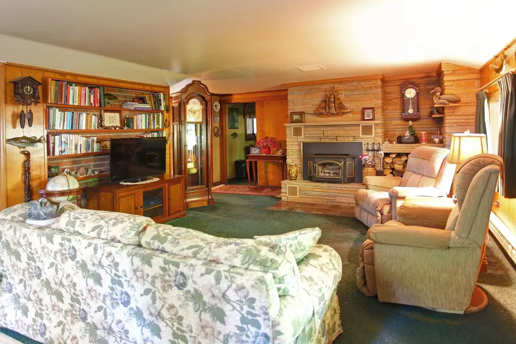 2685 Tonawanda Road Green Lake Township MI 49637