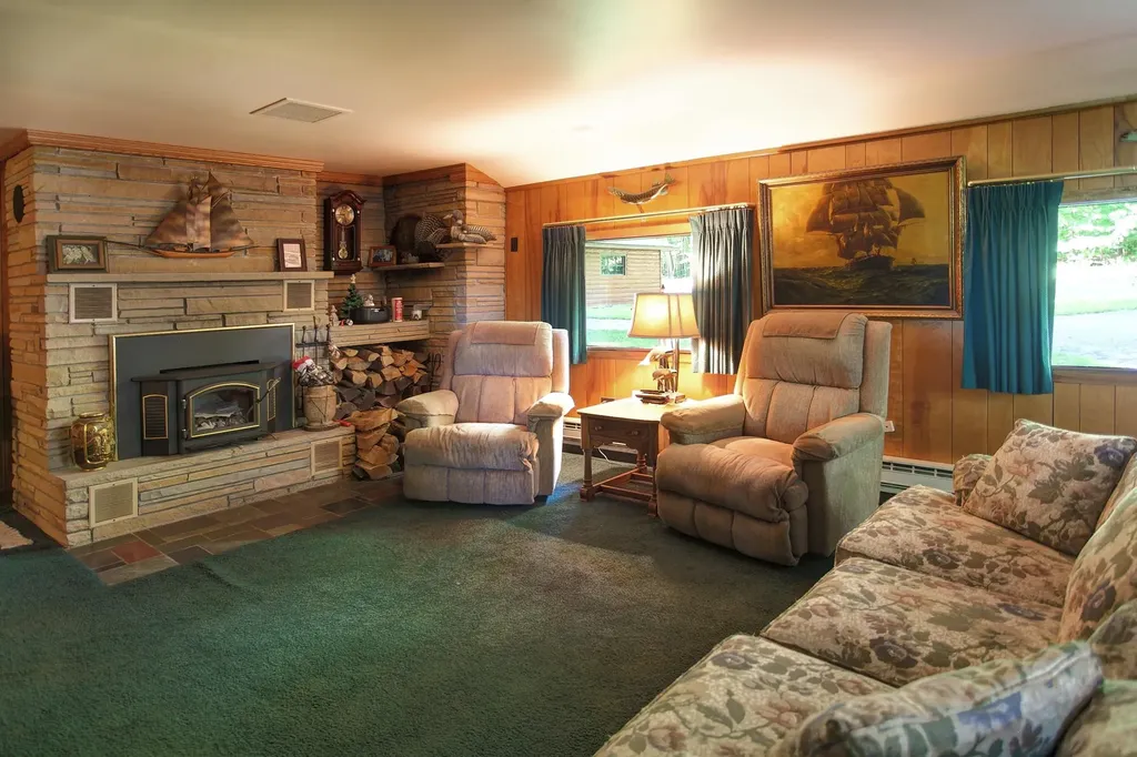 2685 Tonawanda Road Green Lake Township MI 49637