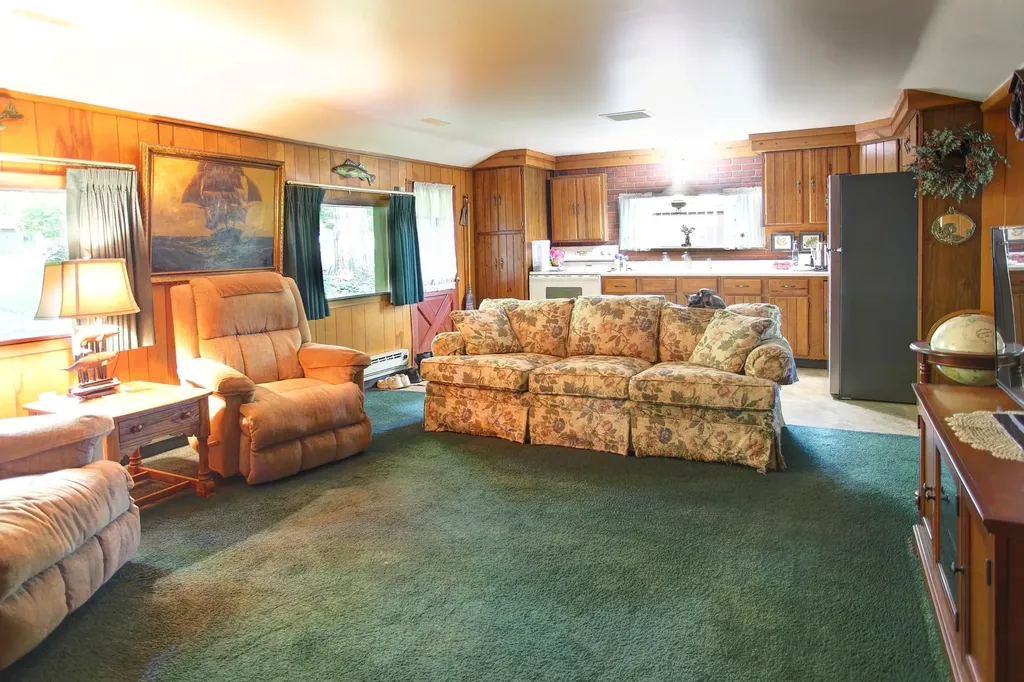 2685 Tonawanda Road Green Lake Township MI 49637