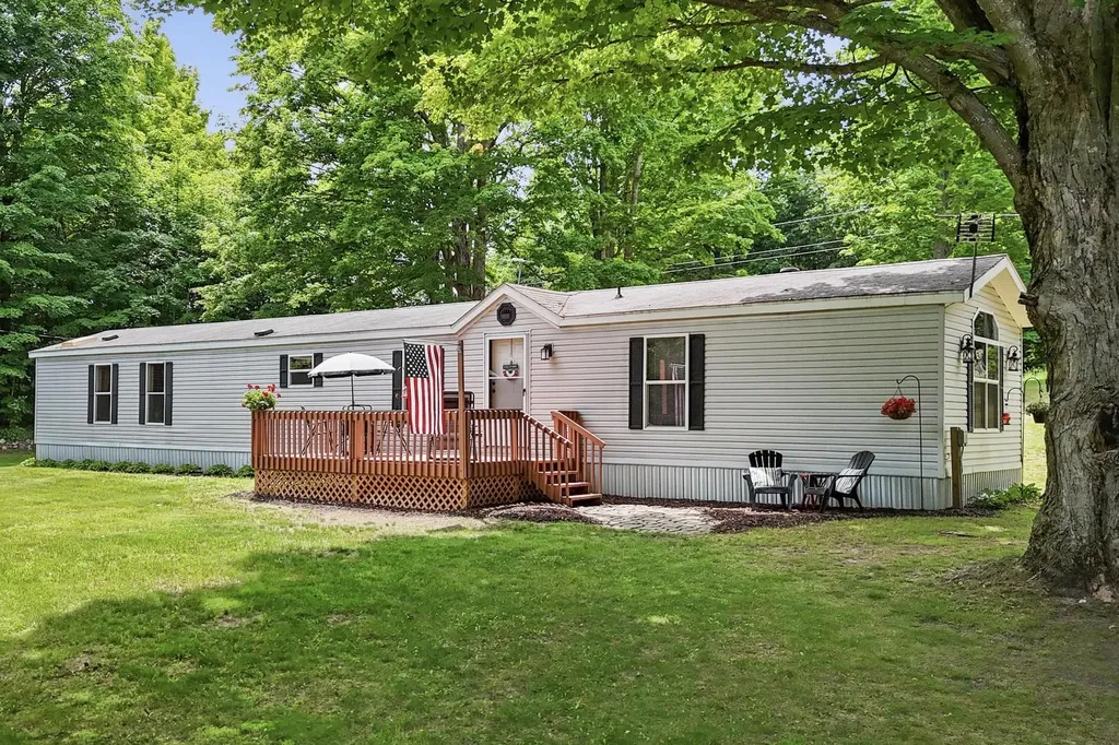 7346 Traverse Road Colfax Township MI 49683