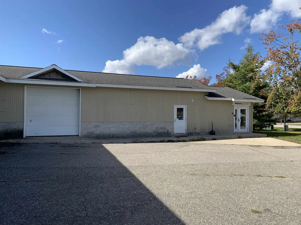 876 Robinwood Court Garfield Charter Township MI 49686