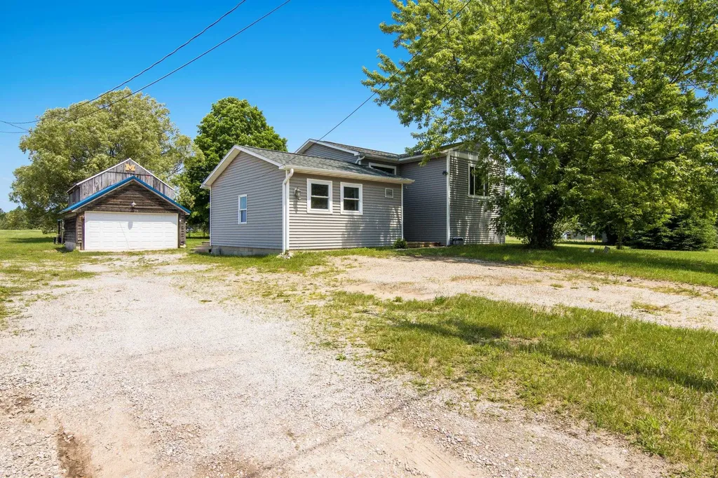 1343 E Duck Lake Road Green Lake Township MI 49637