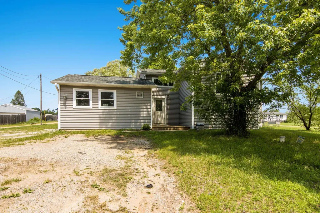 1343 E Duck Lake Road Green Lake Township MI 49637