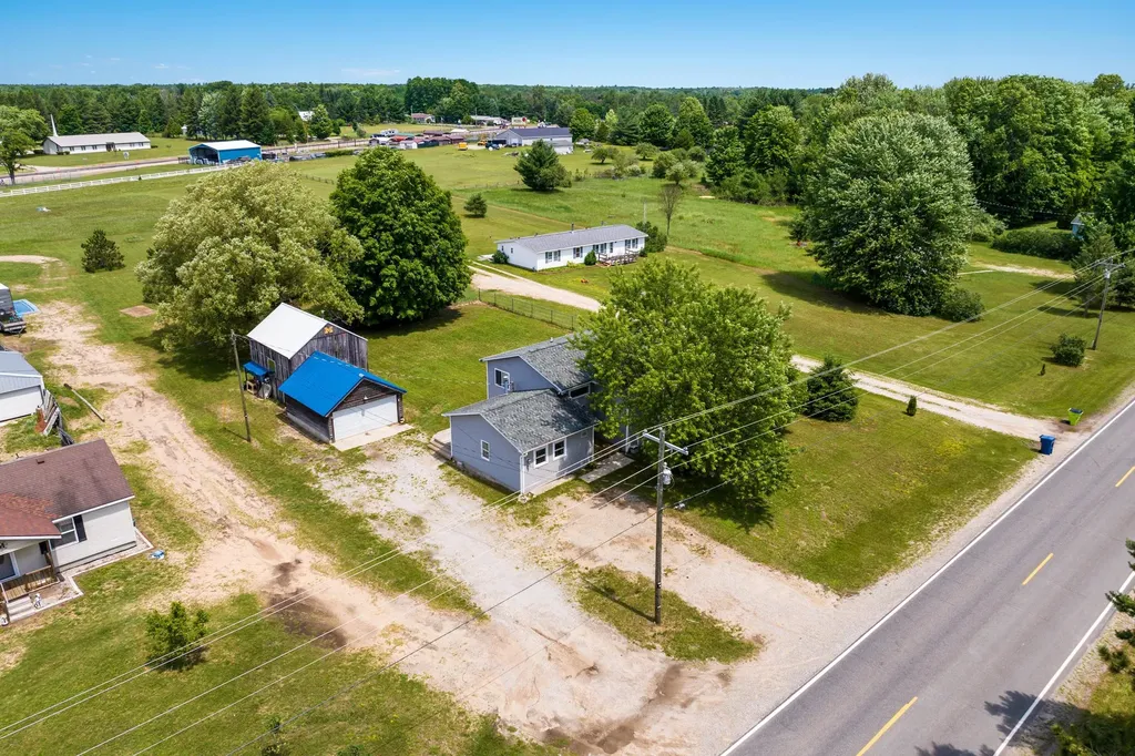 1343 E Duck Lake Road Green Lake Township MI 49637