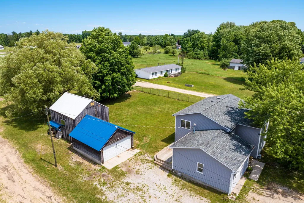 1343 E Duck Lake Road Green Lake Township MI 49637