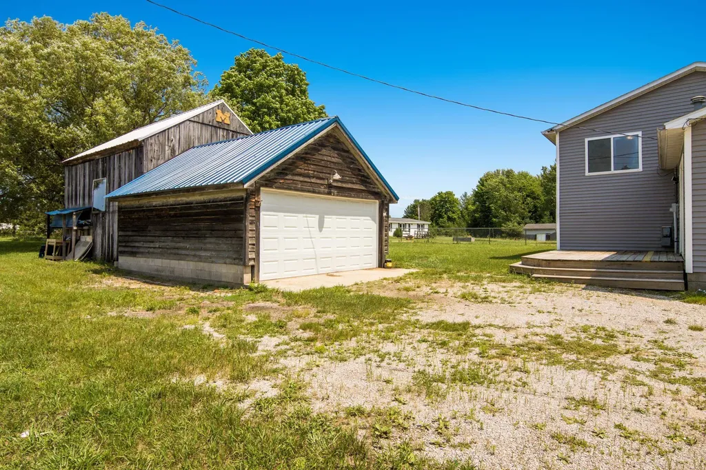 1343 E Duck Lake Road Green Lake Township MI 49637