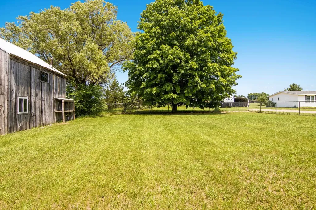 1343 E Duck Lake Road Green Lake Township MI 49637