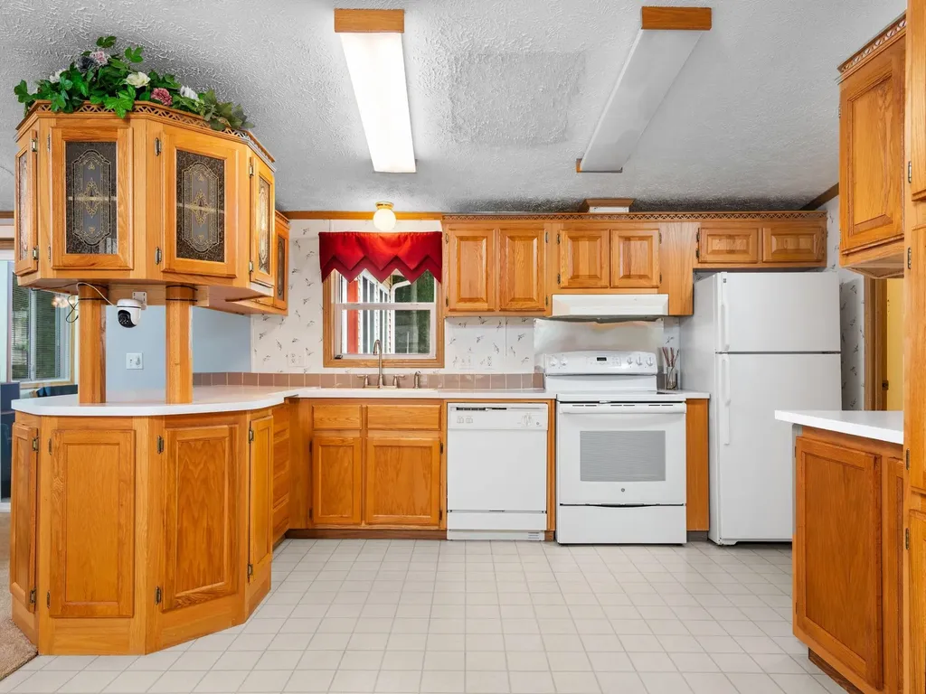 6710 Broadway Street Lake City City MI 49651