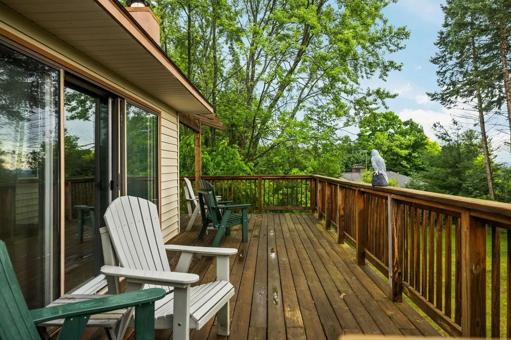 901 Huron Hills Drive Peninsula Township MI 49686