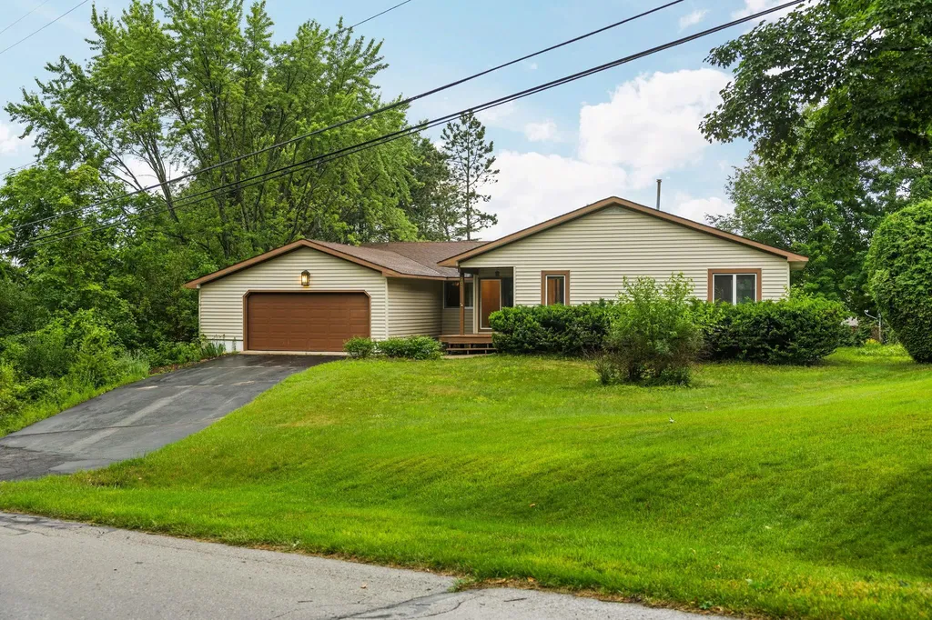 901 Huron Hills Drive Peninsula Township MI 49686