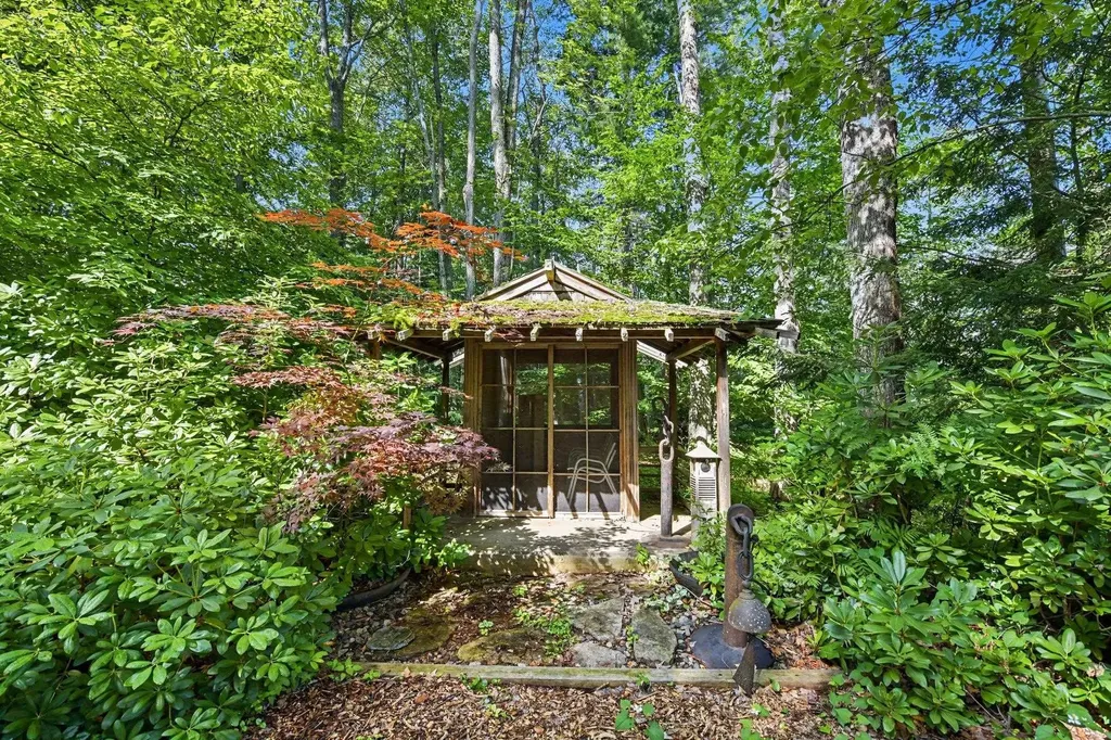 9948 Harmony Drive Green Lake Township MI 49643
