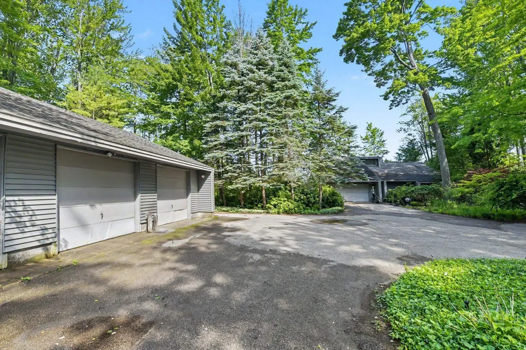 9948 Harmony Drive Green Lake Township MI 49643