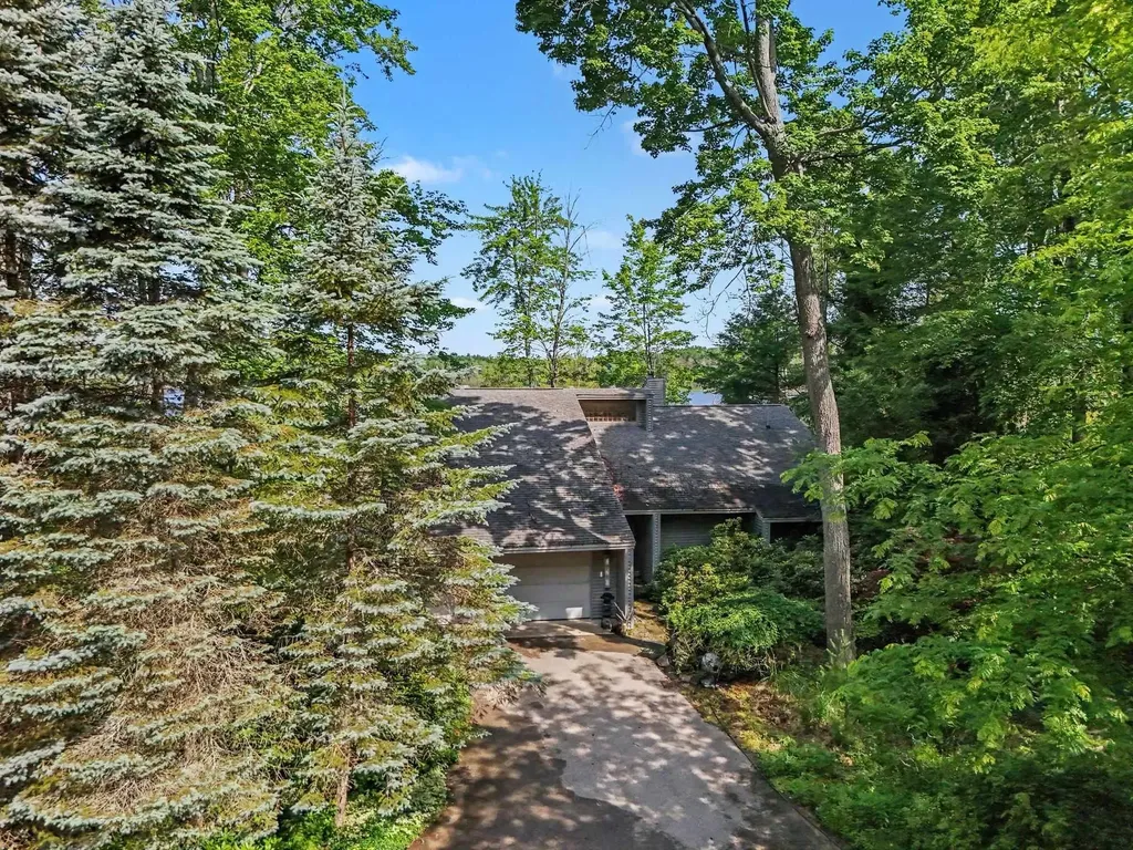 9948 Harmony Drive Green Lake Township MI 49643