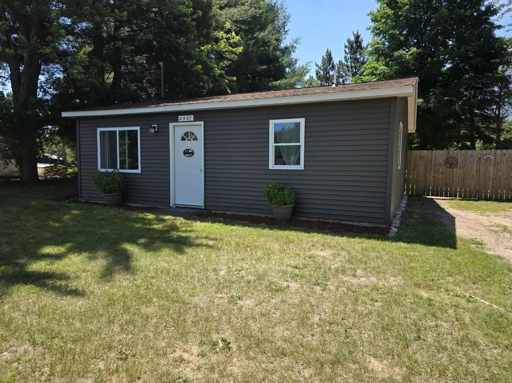 8937 Valley Road, NW Clearwater Township MI 49646