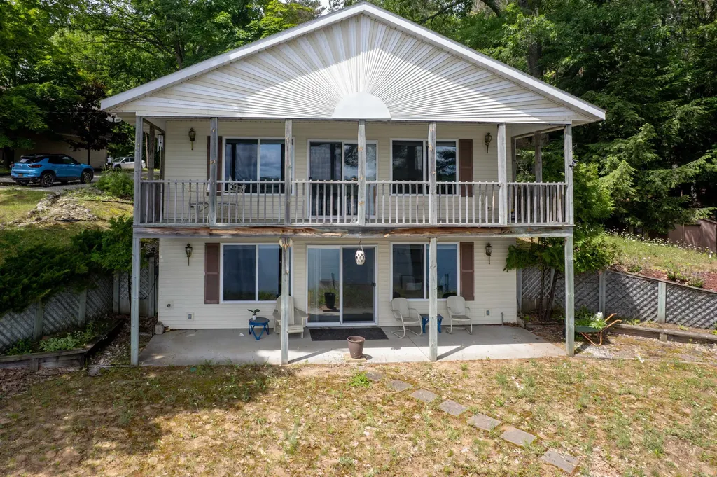 1877 Pinehurst Trail East Bay Township MI 49696
