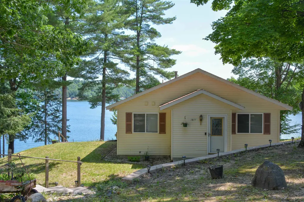 1877 Pinehurst Trail East Bay Township MI 49696