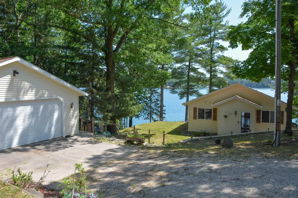 1877 Pinehurst Trail East Bay Township MI 49696