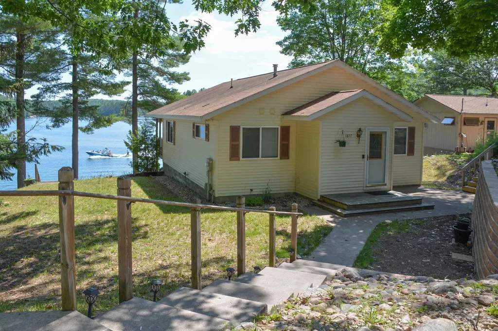 1877 Pinehurst Trail East Bay Township MI 49696