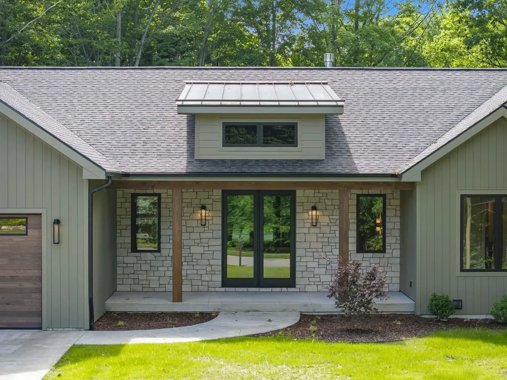 9378 E Summerfield Drive Elmwood Charter Township MI 49684