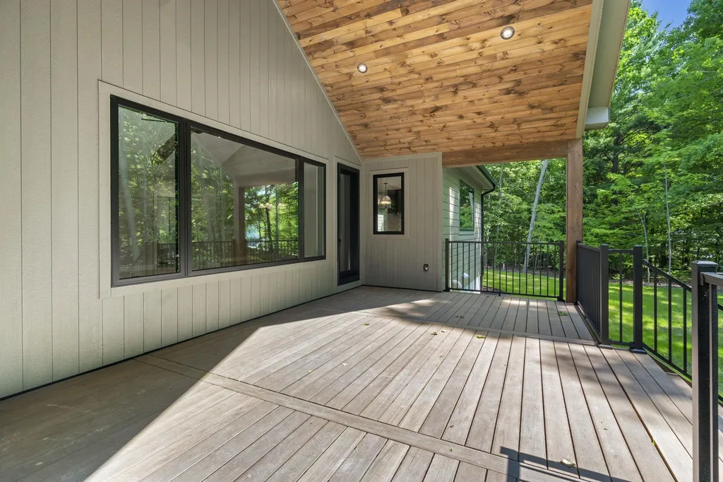 9378 E Summerfield Drive Elmwood Charter Township MI 49684