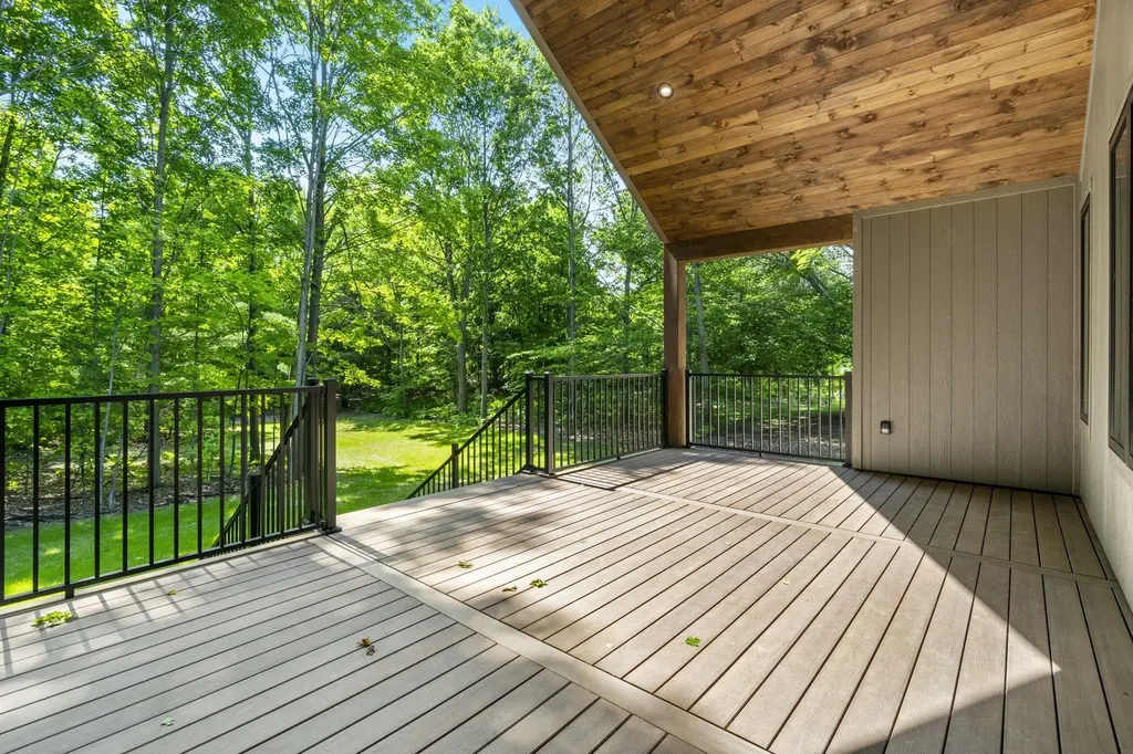9378 E Summerfield Drive Elmwood Charter Township MI 49684