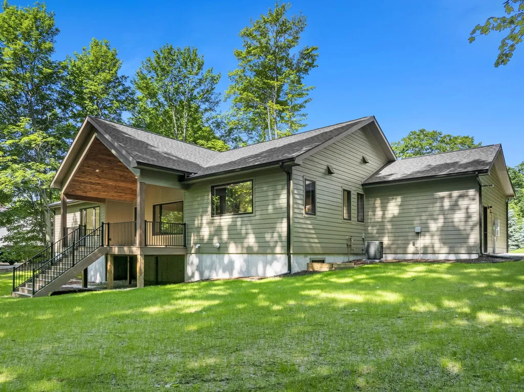 9378 E Summerfield Drive Elmwood Charter Township MI 49684